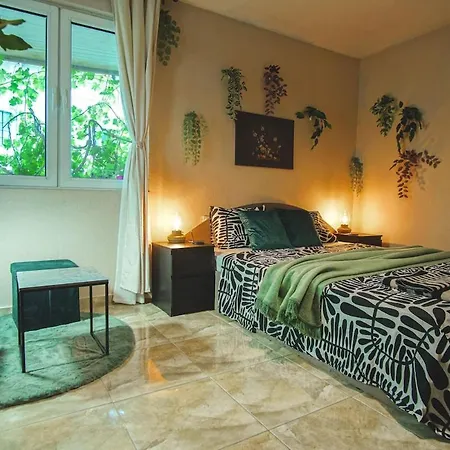 House Tsimerman 4 Bedroom Private House Free Parking Private Garden Casa de Férias *