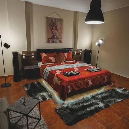 House Tsimerman 4 Bedroom Private House Free Parking Private Garden Casa de Férias *